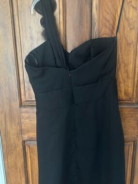 Alvina Valenta Black One-Shoulder Evening Dress with Delicate Strap